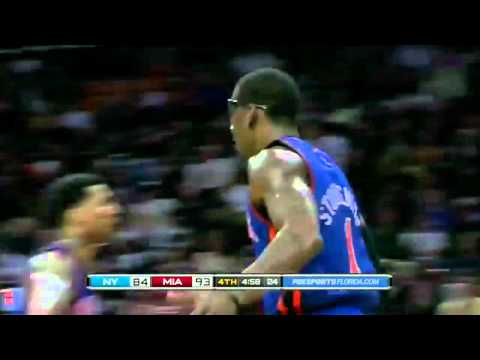 Amar'e Stoudemire dunks on LeBron James (Dec. 28, 2010)