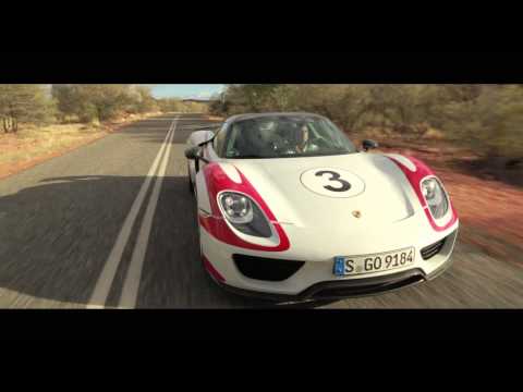 Porsche 918 alcanza su velocidad máxima en una carretera australiana