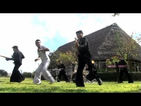 Roberto Moron y Su Atentado Internacional - Vivo Pensando En Ti (Videoclip Oficial)