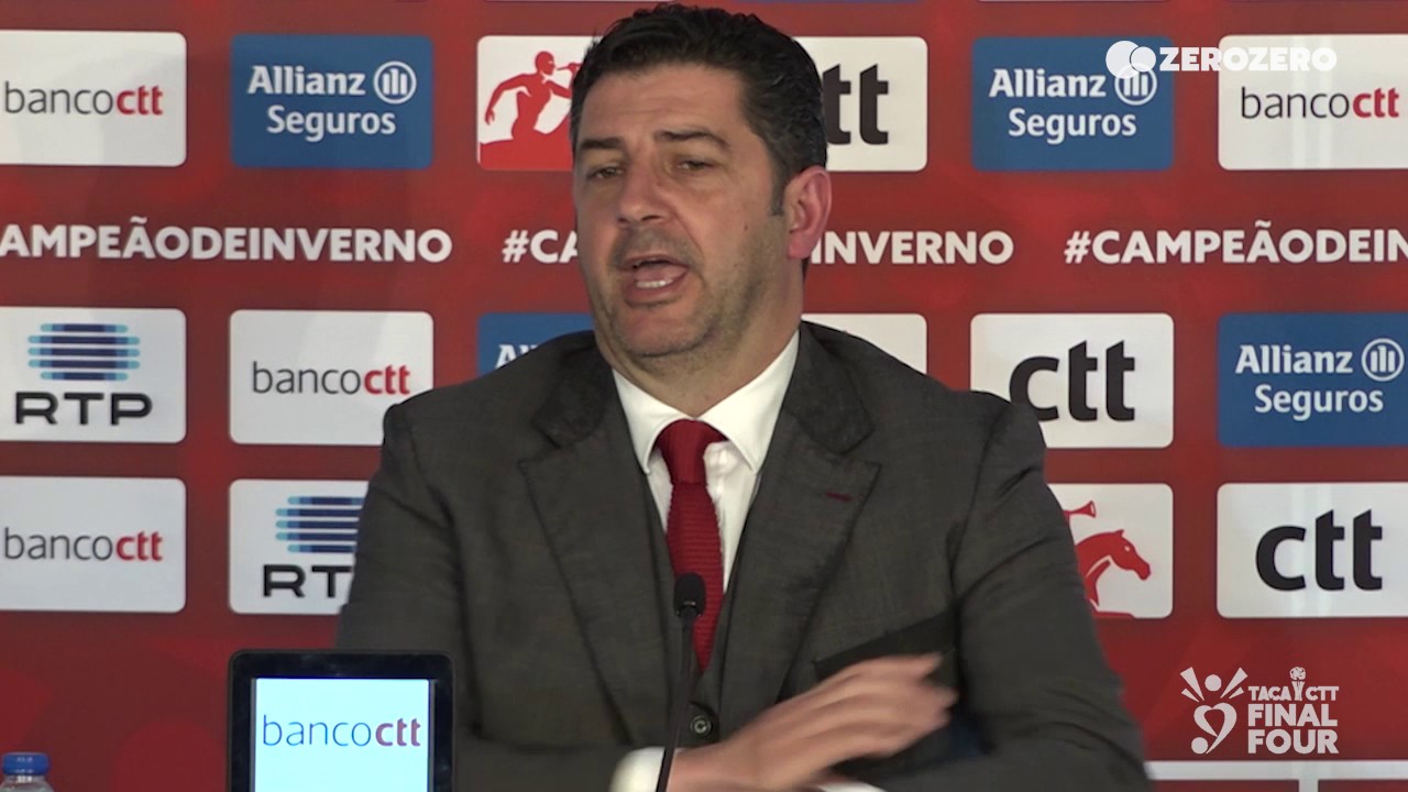Oito golos sofridos em quatro jogos: Rui Vitória ...