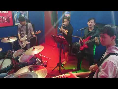 JOHN DEBO - CIUM DAN PELUK     ( Vidio Live )