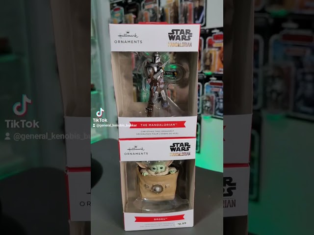Vídeo relacionado con Hallmark Grogu - Adorno de Cristal, decoración de árbol de Star Wars, The Mandalorian, Adorno Colgante de Cristal, Adorno Colgante, Regalos para Navidad