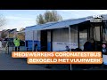 Jongeren op Urk bekogelen medewerkers coronatestbus met vuurwerk