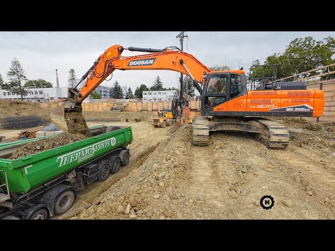 Výkop stavební jámy a provádění pilot - Liebherr, Cat, Doosan, Volvo