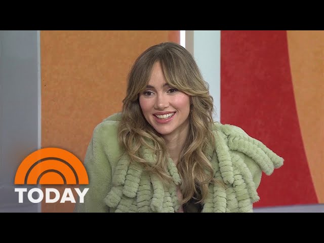 Suki Waterhouse on new album, VMAs, baby with Robert Pattinson SDDEFAULT Thumbnail