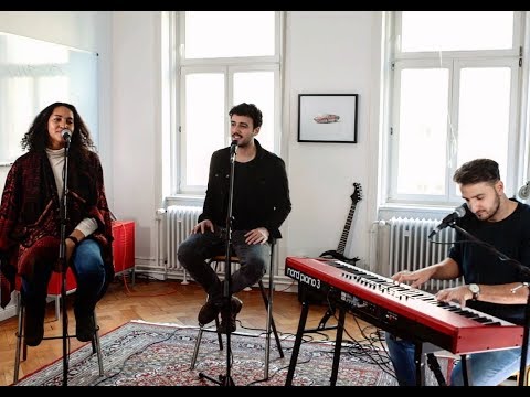 Parallel feat. Cassandra Steen - Eine Sprache (Piano Version)