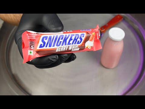 Snickers Berry Whip Ice Cream Rolls | Whip Ice Cream Rolls Candy Bar rolled Ice Cream ASMR - 30°c ❤