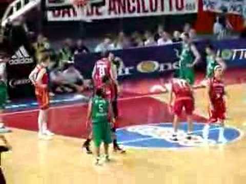 Lottomatica Virtus Roma-Montepaschi Siena Finale Gara3 - David Hawkins vs Marco Carraretto