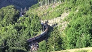 preview picture of video 'Електровози ВЛ11М і ВЛ10 ведуть швидкий поїзд №82 на перевал'