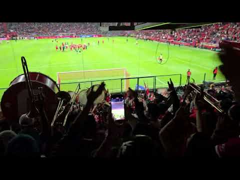 "LOS de chivas tambien los rojinegros a todos los del rojo nos chupan bien los " Barra: La Perra Brava &bull; Club: Toluca &bull; País: México