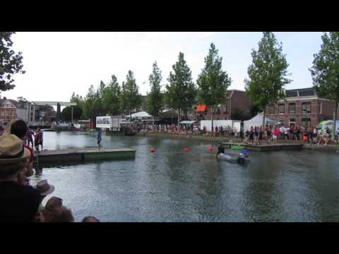 Touwtrekken in de kom van Weesp.