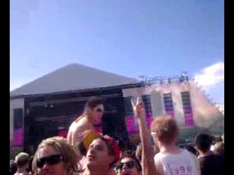 Stereosonic Melb 2009 Fedde Le Grand, guys with their tees off!