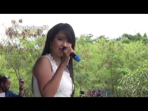 MAWAR DITANGAN MELATI DIPELUKAN - SANTI KANAYA - SK GRUP