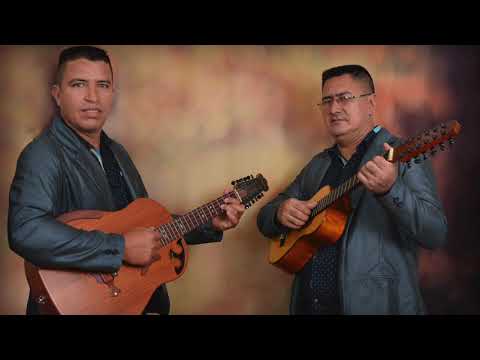 EL NEGOCIO DE DELFINA   ALEX Y EVELIO