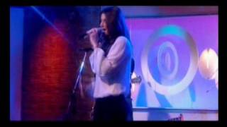 Idina singing Brave on This Morning