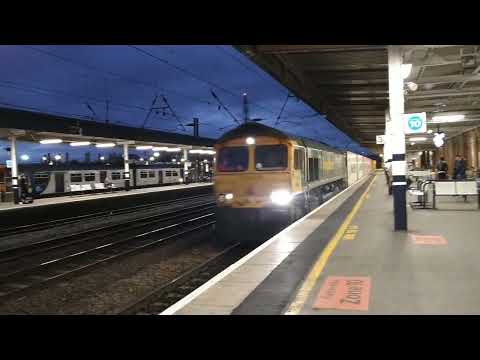 Freightliner class 66 container train passing through Doncaster station #wearerailfans