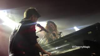 Miriam Rodriguez y Pablo Lopez cantan "El patio" y "No" en Madrid