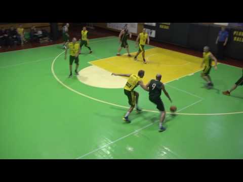 Žemaitijos suvenyro sporto salėje susitiko  senjorų Plungės „Olimpas“- Panevėžio „Alaus mėgėjai