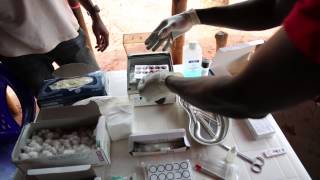 preview picture of video 'Evolutions des traitement de la maladie du sommeil. MSF, RDC, Dingila.'