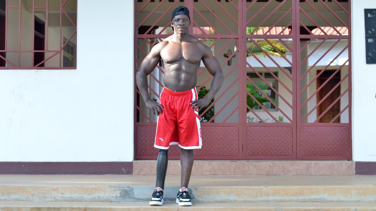 Bodybuilder Tamale Safula mit Prothese