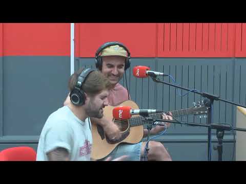 Vídeo en Abierto hasta las 2 de Nil Moliner y Dani Fernández interpretan 'Soldaditos de hierro'