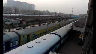preview picture of video 'Ajni WAP-7 Mumbai-Nagpur Duronto Express arrives at Nagpur!!'
