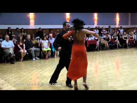 Claudio Otero, Elizabeth Roccella - Derecho Viejo