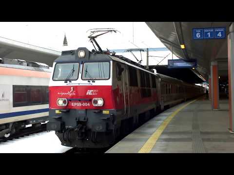 Niepodległa EP09-004 Kraków Główny z pociągiem InterCity "Matejko" nr IC3810 Przemyśl - Świnoujście