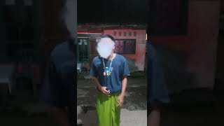 Download lagu Senyum membawa luka mp3