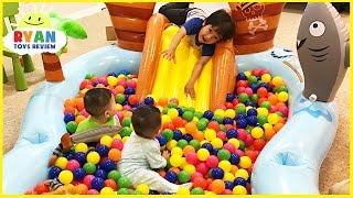The Ball Pit Show for learning colors! Children an