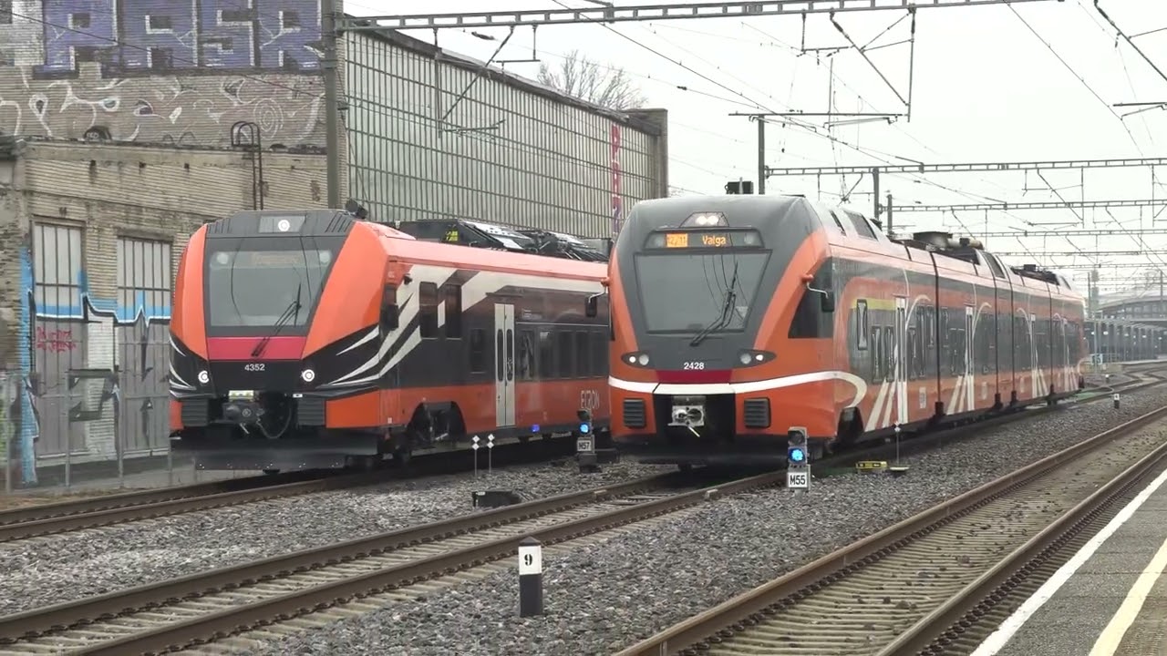 Электропоезд 21Ev-4352 и Шталдерский дизель-поезд 2428 / 21Ev-4352 EMU and Stadler DMU 2428