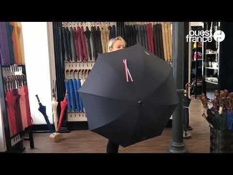 Fabrication du Parapluie de Cherbourg Bleuet de France