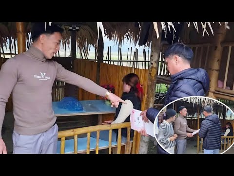 Bao couldn't remain silent about her father's strange behavior.