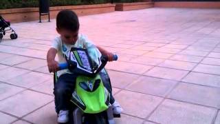 Montando en moto