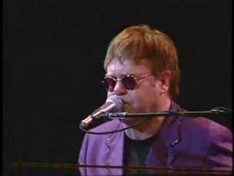 Elton John - Take me to the pilot @ Italy 2002