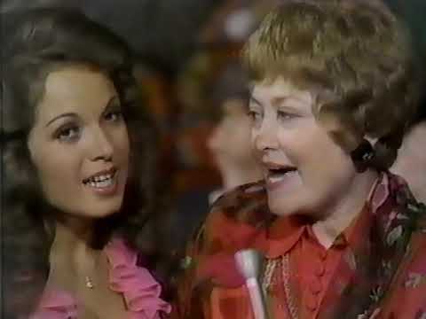 Ancani & her mother with Solamente Una Vez.