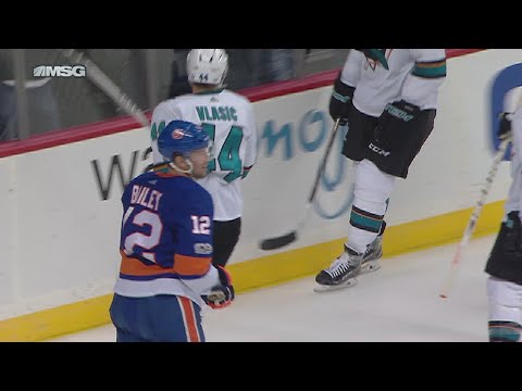Josh Bailey goes between own legs for incredible goal