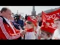 День пионерии на Красной площади: Геннадий Зюганов повязал галстуки школьникам ...