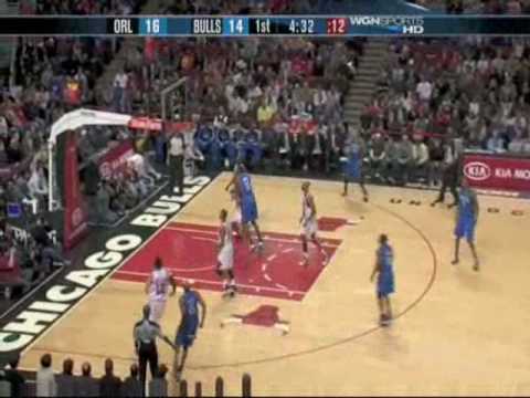 Vince Carter nice crossover on Kirk Hinrich