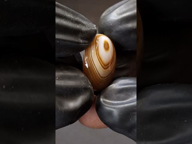 حجر عقيق كلر باند طبيعي بتدخل الالوان