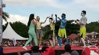 Download lagu DEWI PERSIK Goyang Gergaji ' Mimpi Manis' Live Baubau Stadion Betoambari mp3