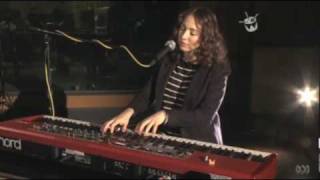 Regina Spektor covers Radiohead No Surprises on Triple J TV