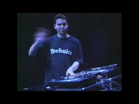 ITF World 2000 - Beat Juggling Category - DJ INFAMOUS (Winner) - Round 2 with the trophy speech.