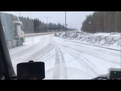 Ужасный гололёд на М-11, Питер - Москва, Размолотилось четыре фуры (