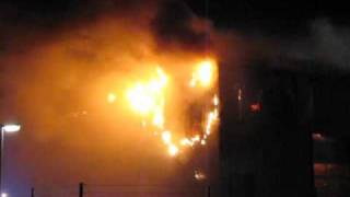 preview picture of video 'Grote brand bij autoschadebedrijf Elburg'