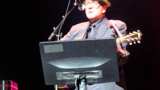 Elvis Costello - &quot;Deportee&quot; (Milwaukee, 10 June 2014)