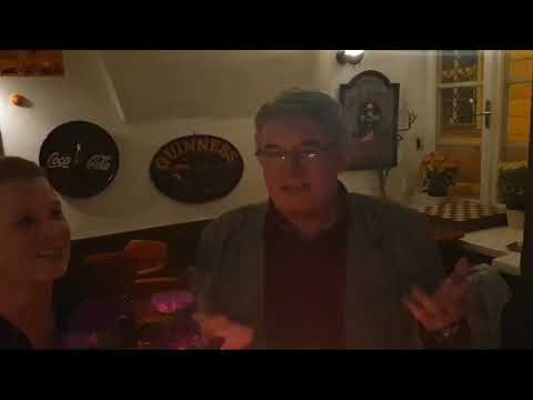 Mistr Vlastimil Harapes a jeho oblíbená píseň v Napa bar & gallery.