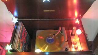 Santa's Snowmen Sing "I Saw Mommy Kissing Santa Claus"