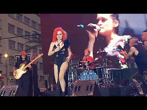 Tijuana No - Pobre de Ti (Monumento a la Revolución)