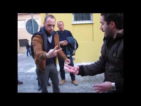 Ruotando il dolore testa e del collo Dolore al torace con osteocondrosi petto